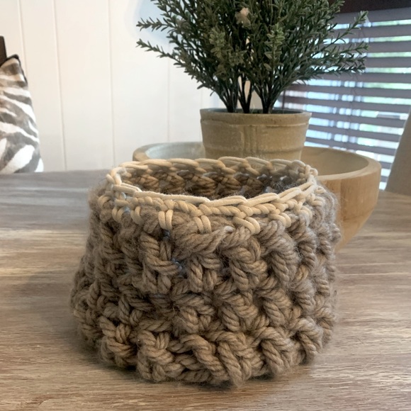 🌿 Handmade Crochet Basket - Picture 5 of 7